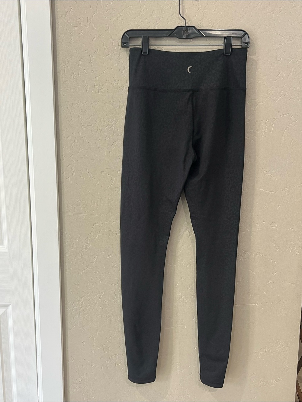 Zyia Active Light & Tight Leopard Hi-Rise Leggings 28” EUC Size 6–8 - Picture 4 of 9